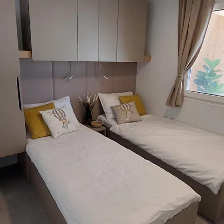 Sea House Mobile Home, Pool, Bikes, Sup - Privilege Point & 오레비츠