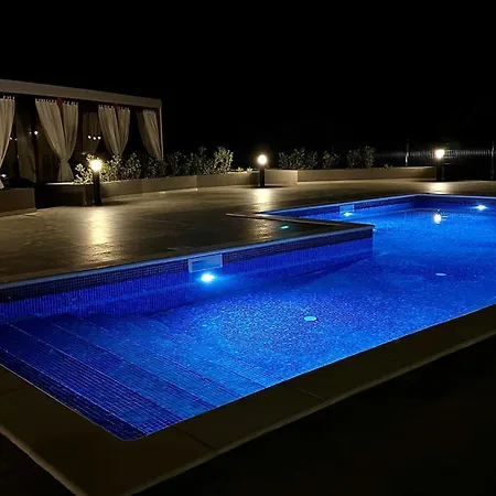 Sea House Modern Mobile Home, Pool - Privilege Point & Orebic